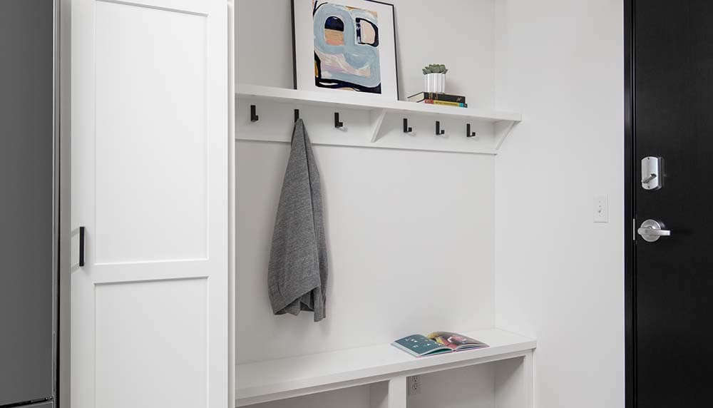 The Laker - Entryway open concept